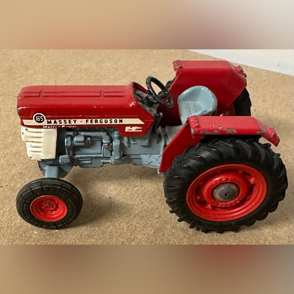 Corgi toys- Massey Ferguson 165 Tractor